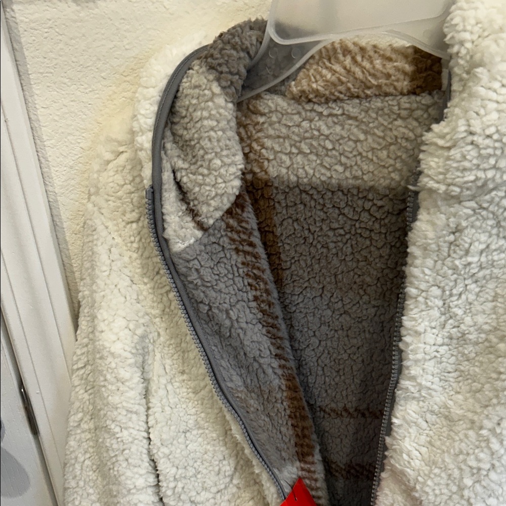 Weatherproof Cream/White Jacket - Picture 2 of 4